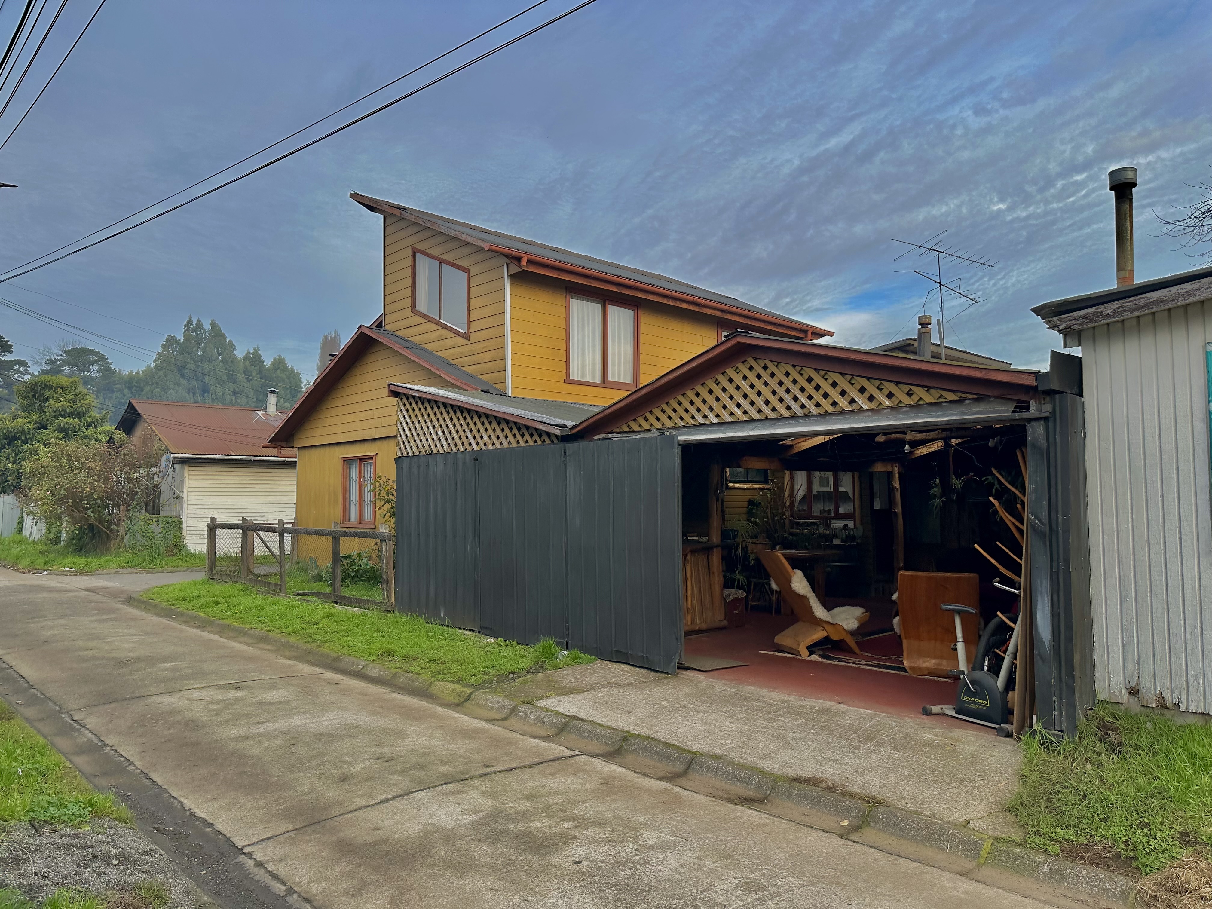 CASA ESQUINA AMPLIADA Y CON GRAN QUINCHO 2