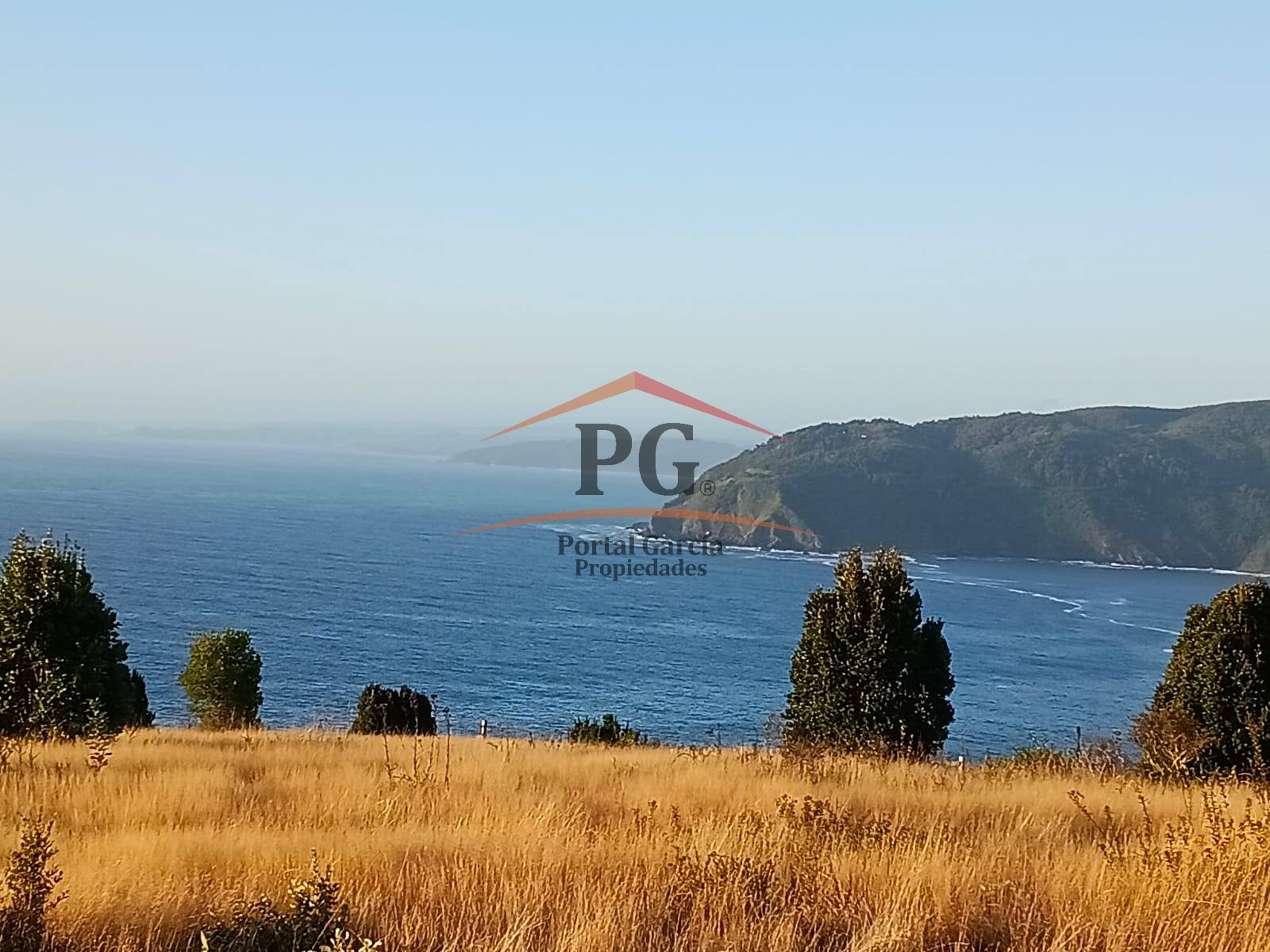 Terreno con espectacular vista al océano en Caleta Bonifacio 2