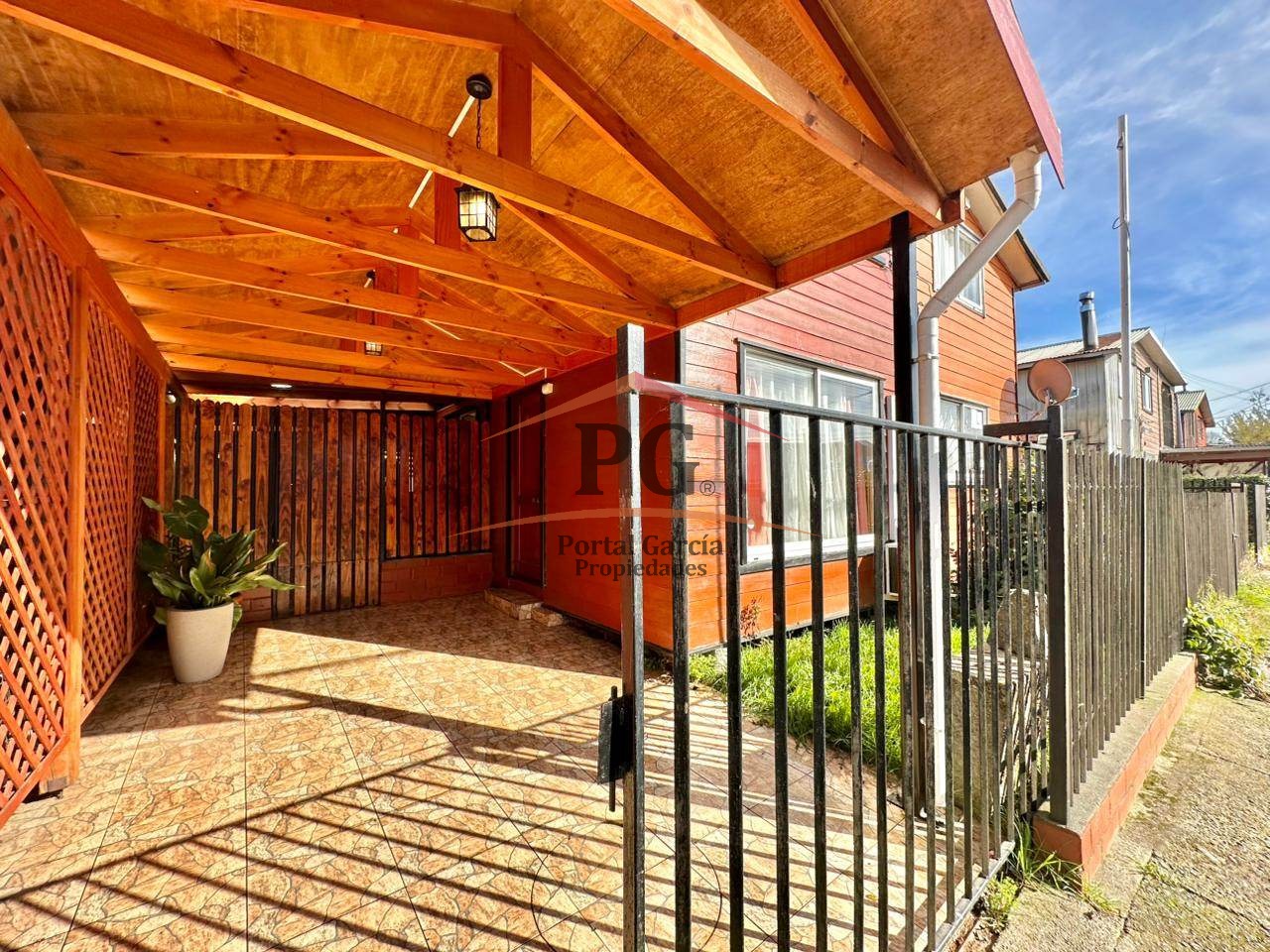 HERMOSA CASA REMODELADA 3 DORMITORIOS