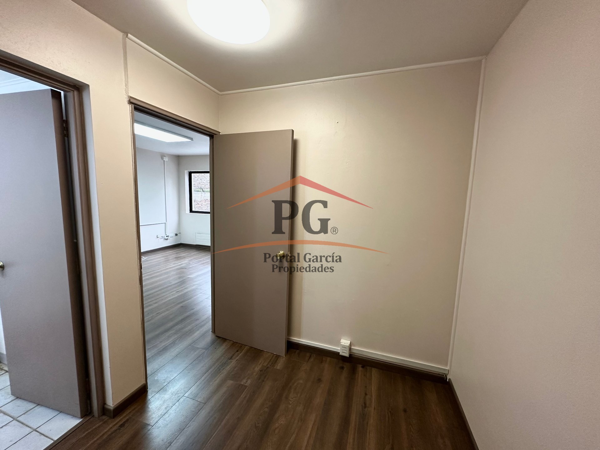 OFICINA COMERCIAL PLENO CENTRO DE VALDIVIA 2