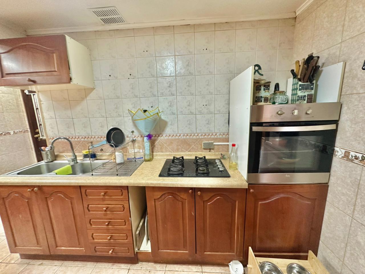 AMPLIA CASA DE UN PISO CALLE ISLA DEL REY 5