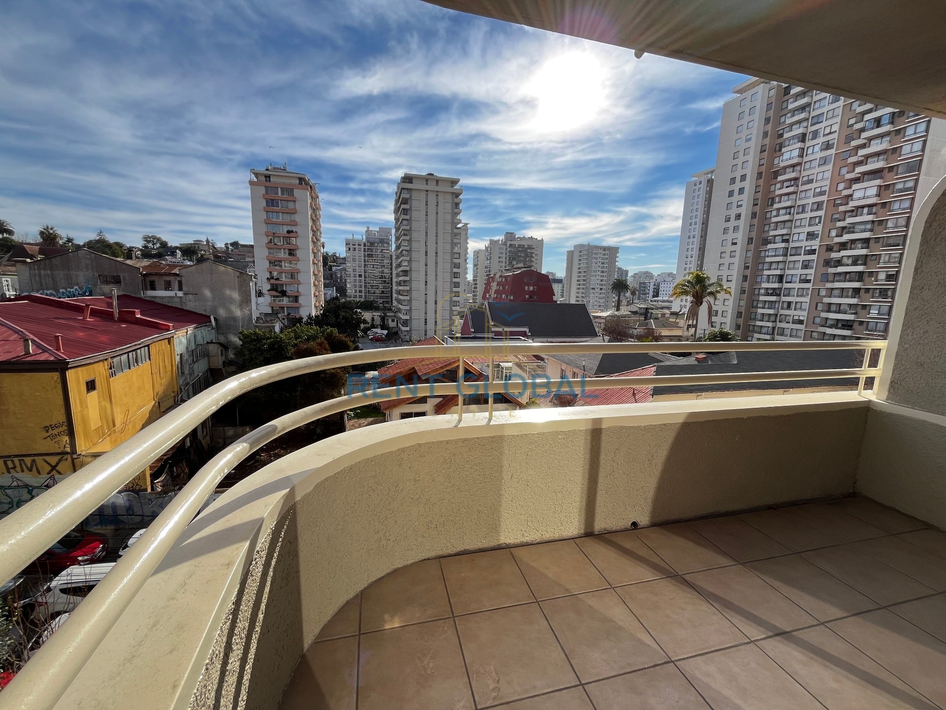 Amplio y soleado depto 4 dormitorios zona residencial centro