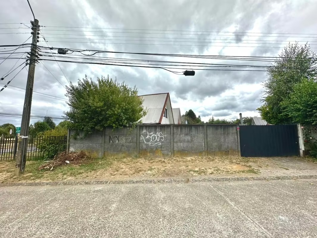 CASA ESQUINA AMPLIO TERRENO AVDA FRANCIA 4