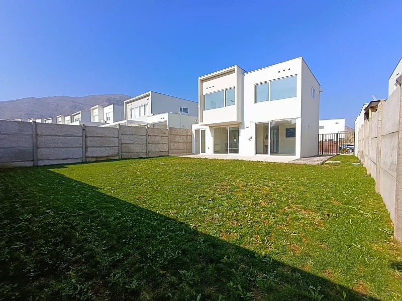 Arriendo Casa Cond. Alto Laguna 3d3b2e1b - Terreno 300 M2 2