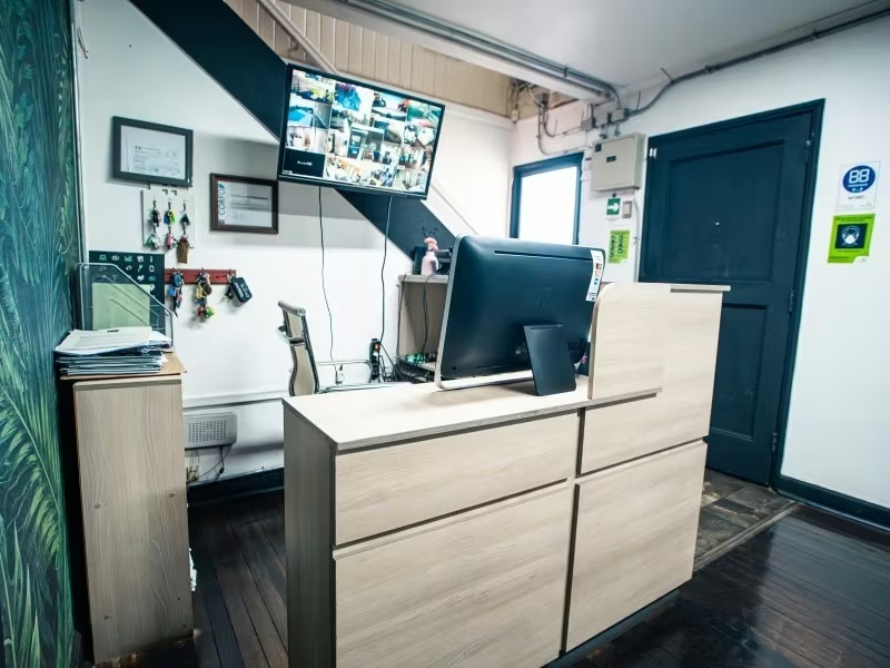 AMPLIA PROPIEDAD COMERCIAL CERCA DE HOSPITAL BASE 4