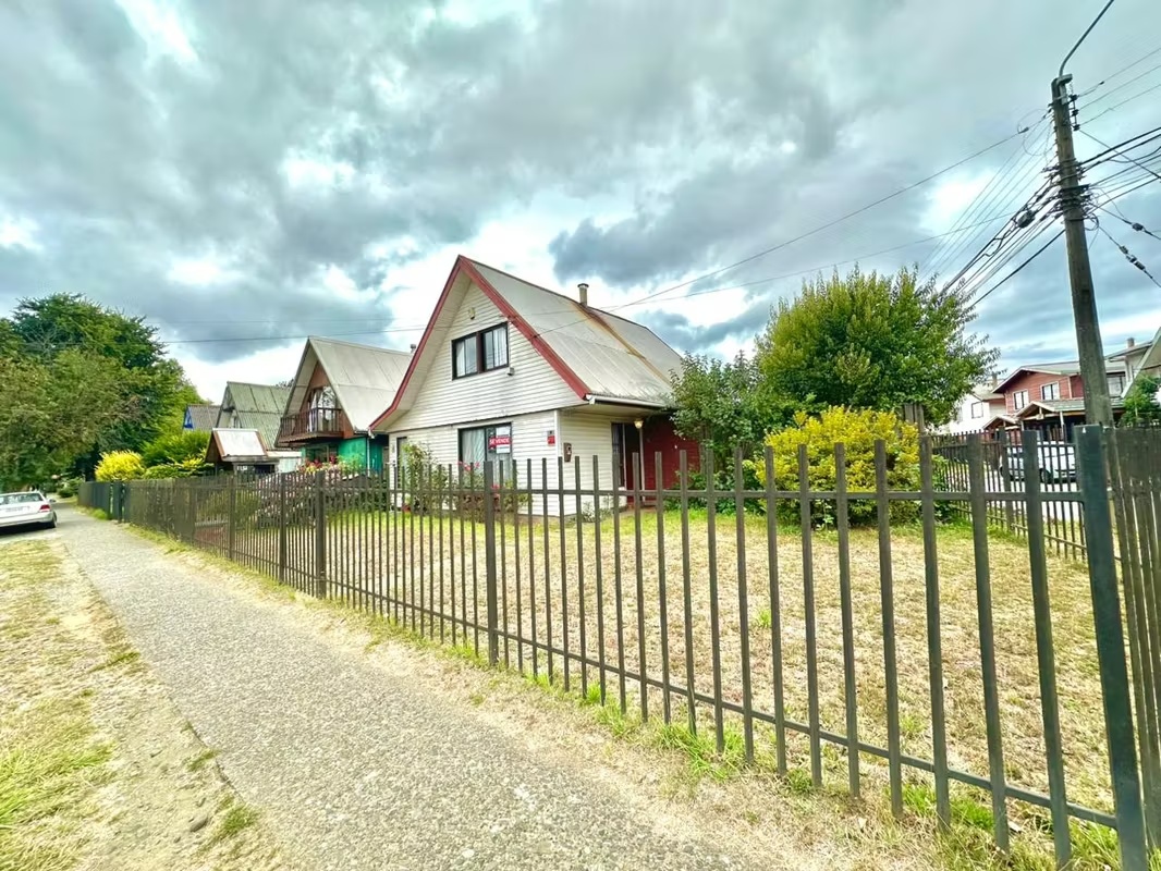 CASA ESQUINA AMPLIO TERRENO AVDA FRANCIA 3