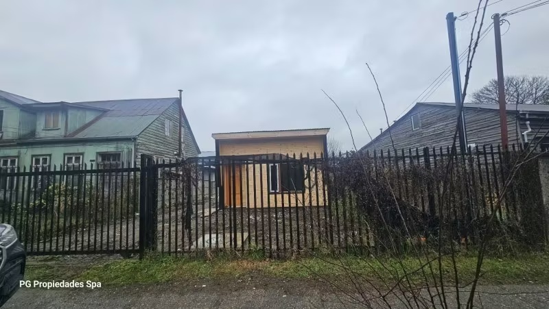 Terreno urbano con cabañas