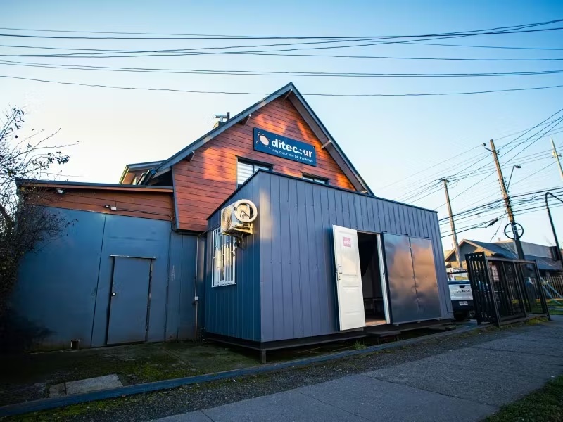 AMPLIA PROPIEDAD COMERCIAL CERCA DE HOSPITAL BASE 3