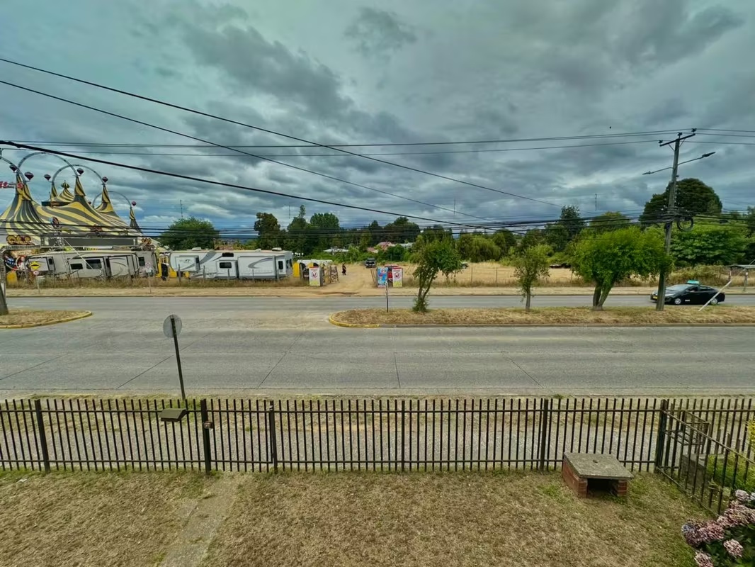 CASA ESQUINA AMPLIO TERRENO AVDA FRANCIA 5