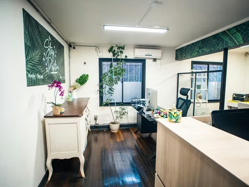 AMPLIA PROPIEDAD COMERCIAL CERCA DE HOSPITAL BASE 5