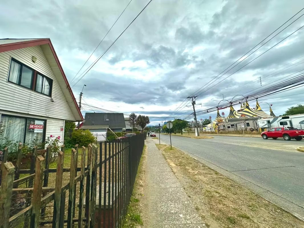 CASA ESQUINA AMPLIO TERRENO AVDA FRANCIA 2